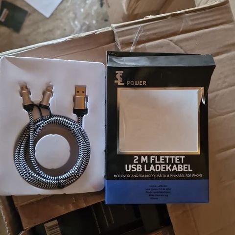 Butikk utstyr/ Vogner/hyller/ lade kabel og adapter 5kr stk