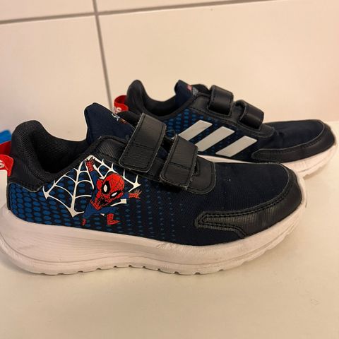 Adidas Spiderman joggesko str 30,5