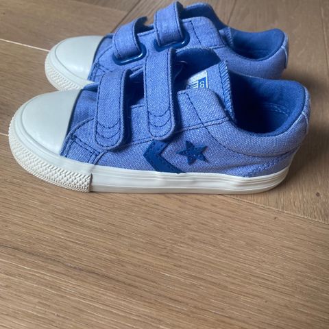 Splitternye Converse Str. 25