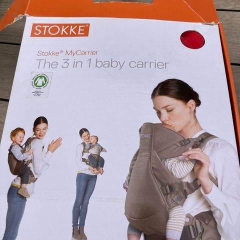 Stokke My Carrier (rød) fra 4 uker til 3 år