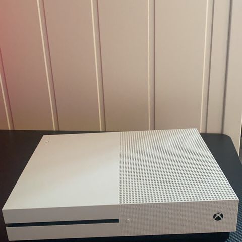 Xbox One S med 1 kontroll