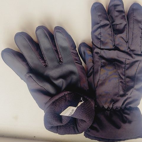 Winter hand gloves