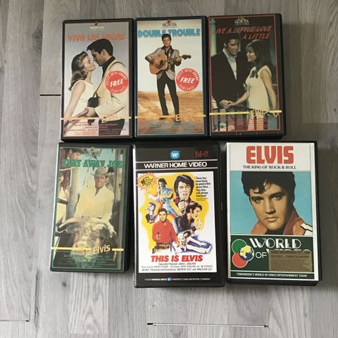 VHS kassetter med Elvis 30kr stk eller 300kr for alle det er 13 vhs