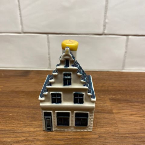 Delft-blue hus KLM House nr. 73 selges