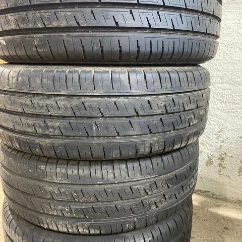 Dekk 215/60r17C