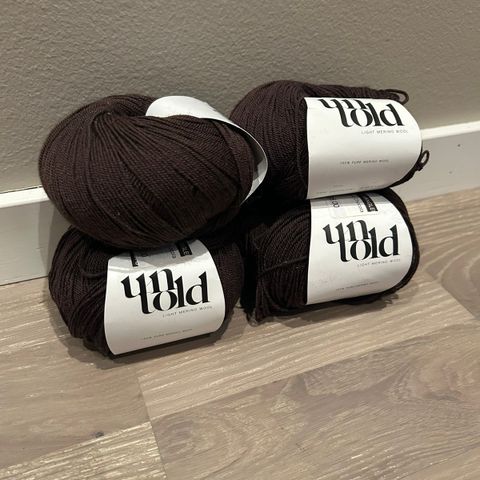 Untold Light merino wool - dark chocolate