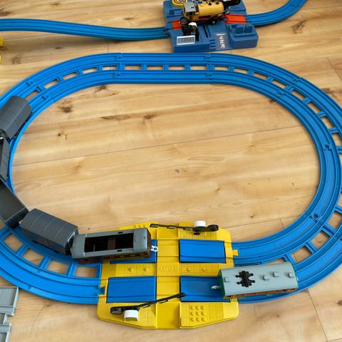 Tomy Plarail / togbane med tog