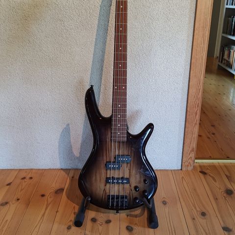 Ibanez gsr200sm bassgitar + gitarveske selges som ny