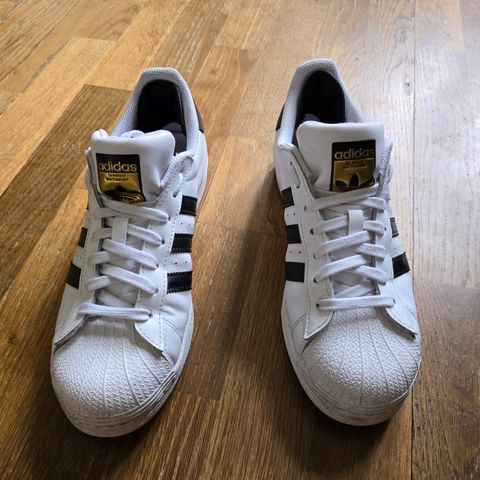 Adidas Superstar 41 og 1/2