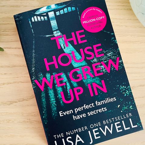 📚 The House We Grew Up In - Lisa Jewell