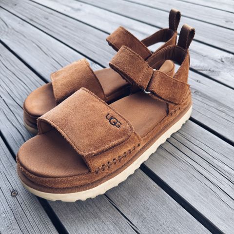 Lite brukte Uggs Goldenstar sandaler i farge Chestnut, str 40