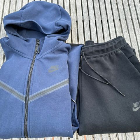 Nike tech fleece sett, M bukse og S i jakke! Svært lite brukt.