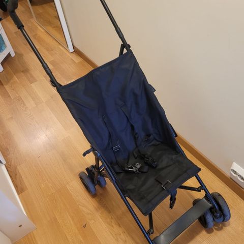 Almost New Baby Stroller with Detachable Umbrella - 300 NOK