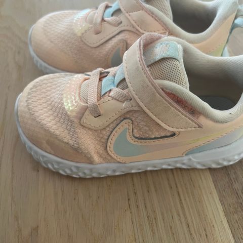 Nike sko str 25