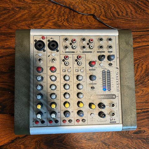 Soundcraft Compact 4