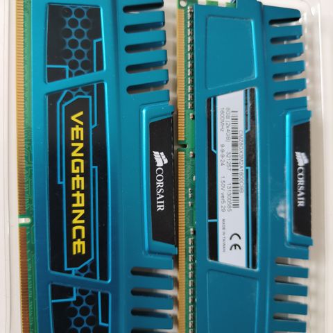 8 GB (2x4) DDR3 1600 MHz