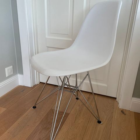 Eames look-alike spisebord stole