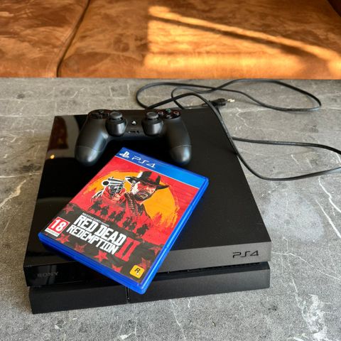Pent (lite) brukt PS4 med Red Dead Redemption II