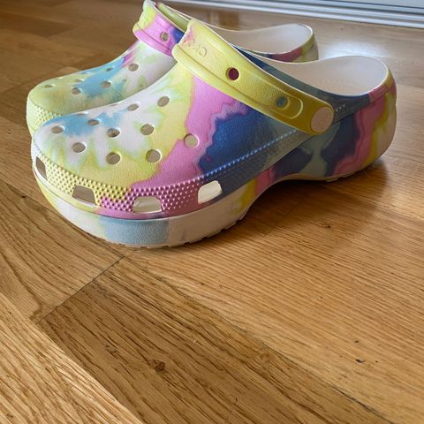 Crocs tiedye str 38