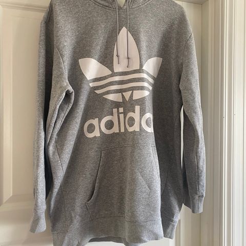 Adidas hettegenser