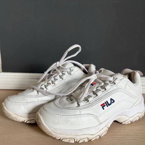 Fila sneakers til dame/jente i str. 37