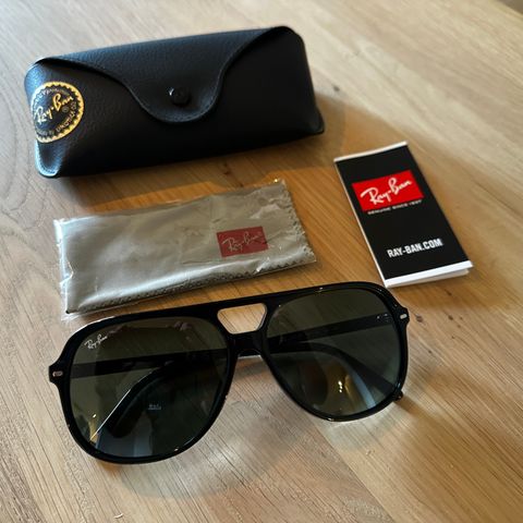 Ray-Ban "Bill" Solbriller (svart) - Ny