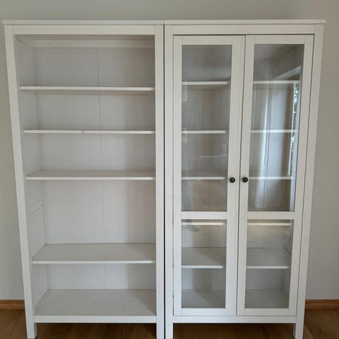 IKEA HEMNES bokhylle og vitrineskap