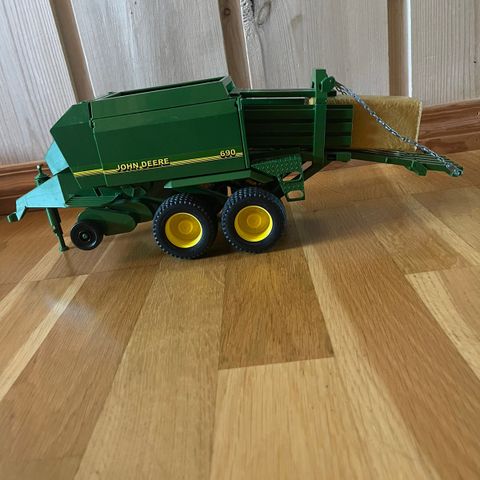 Bruder John Deere ballpresse