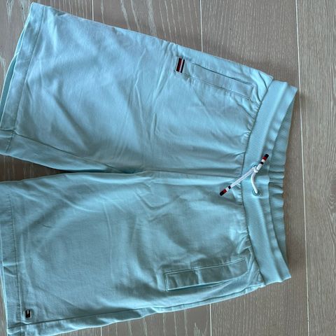 Tommy Hilfiger shorts i farge mintgrønn.