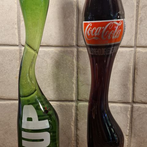 Coca Cola og Seven-up flaske