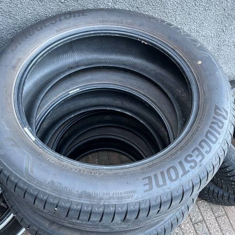 Dekk bridgestone 235/55r19