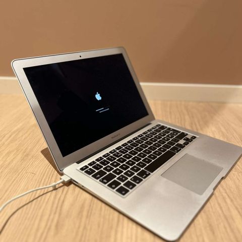 MacBook Air 13 - inch  Early 2015