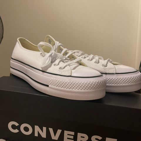 Helt nye, ubrukte Converse All Star størrelse 39