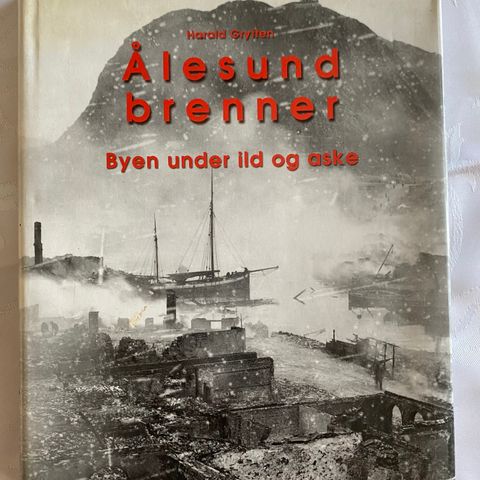 Ålesund brenner. Byen under ild og aske