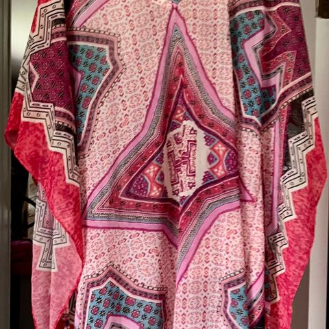Marie Philippe tunika / kjole i one size str i flerfarget mønster til salgs.