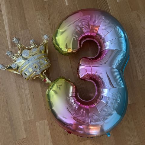 Ballonger 3 år og krone gis bort