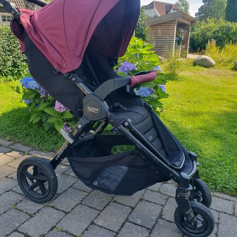 Britax B Motion 4 Plus vogn - vinrød