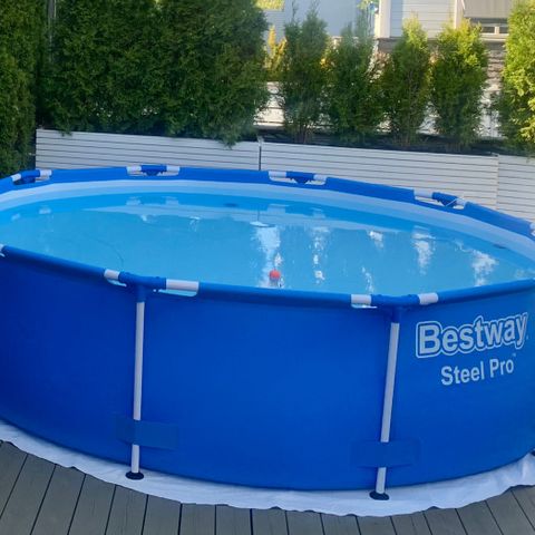 Bestway Steel Pro badebasseng med varmer, pumpe etc.