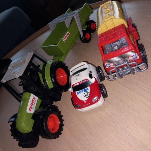 Lekebiler,  Claas traktor