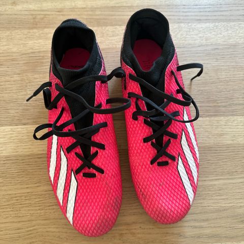 Adidas fotballsko str 42 2/3 kunstgress