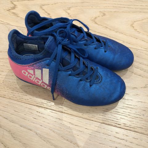 Adidas fotballsko techfit str 33 gutt / jente gress / kunstgress (hentes/sendes)