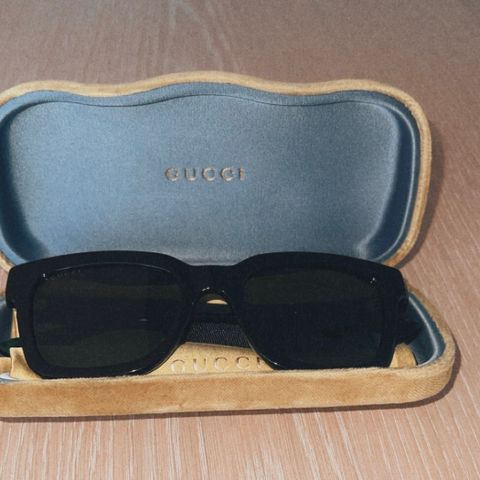 Gucci solbriller selges