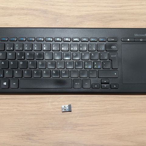 Microsoft tastatur med touchpad