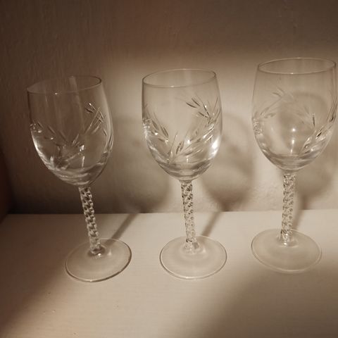 Elegante krystallglass med detaljer – sett med 3