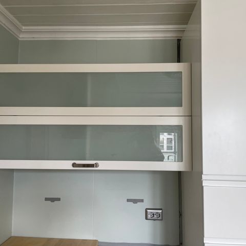 Ikea hvitt overskap 120x60