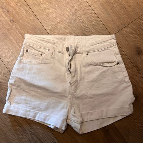 Hvit jeans shorts (38)