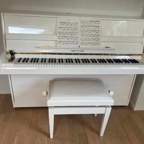 Piano Hobart M. Cable