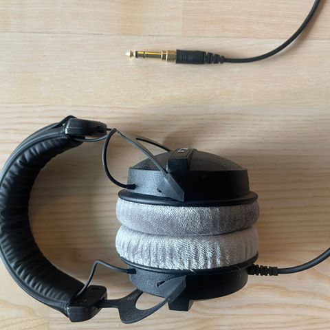 Beyerdynamic DT 770 PRO Studio-hodetelefoner (80 Ohm)