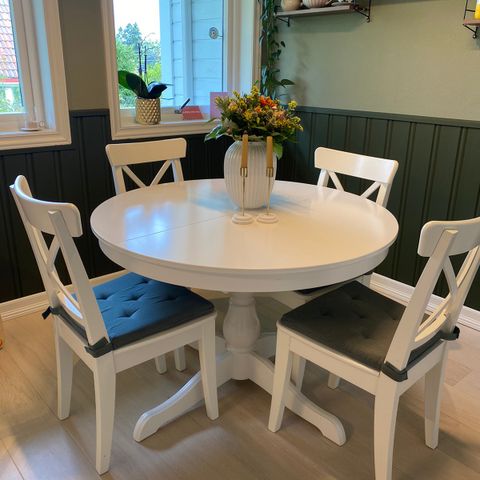 INGATORP spisebord og stoler fra IKEA