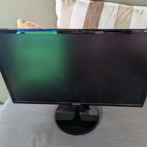 Samsung 24" LCD, 1080HD